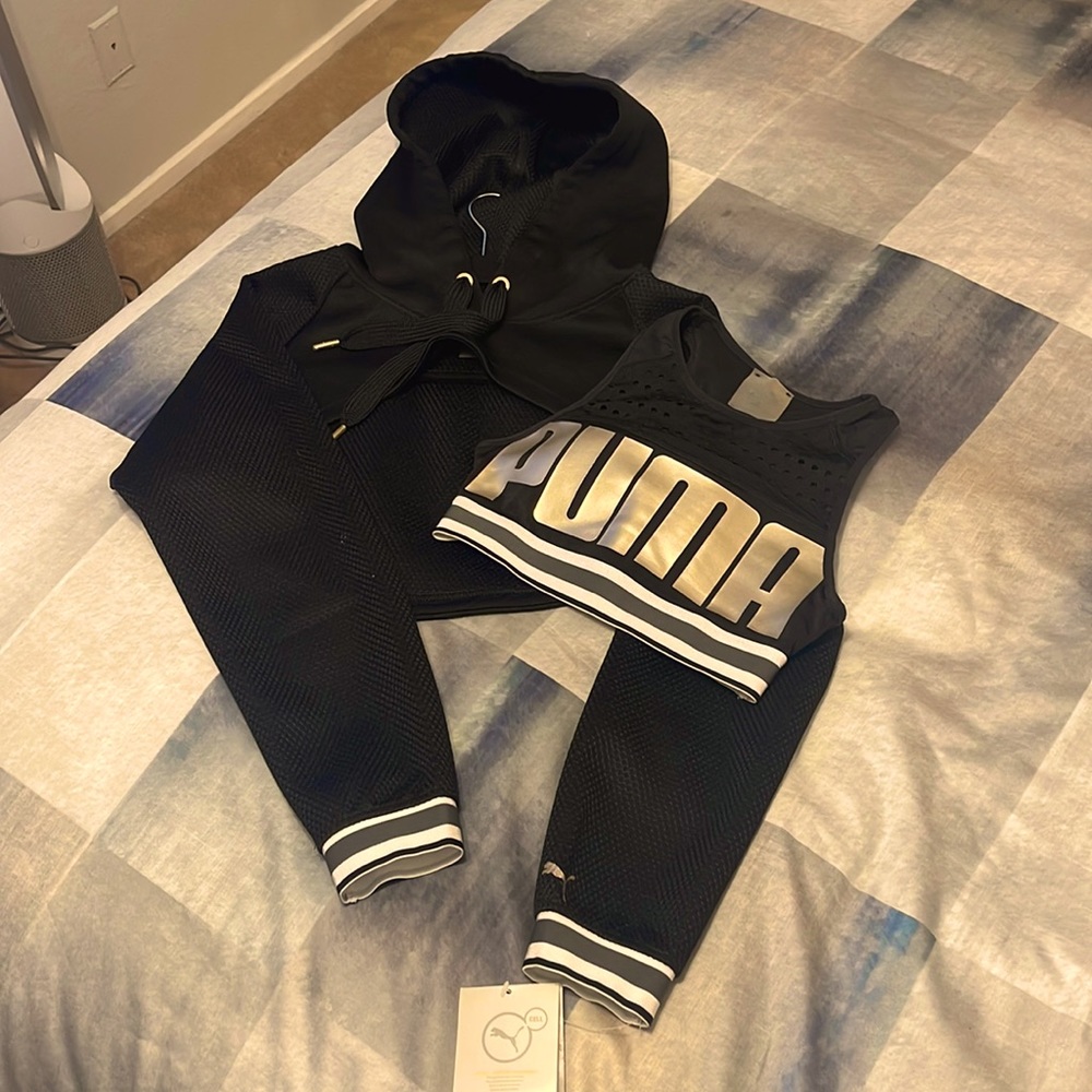 Puma sports bra + cropped sweatshirt set. Sports bra is XS & sweatshirt is S.